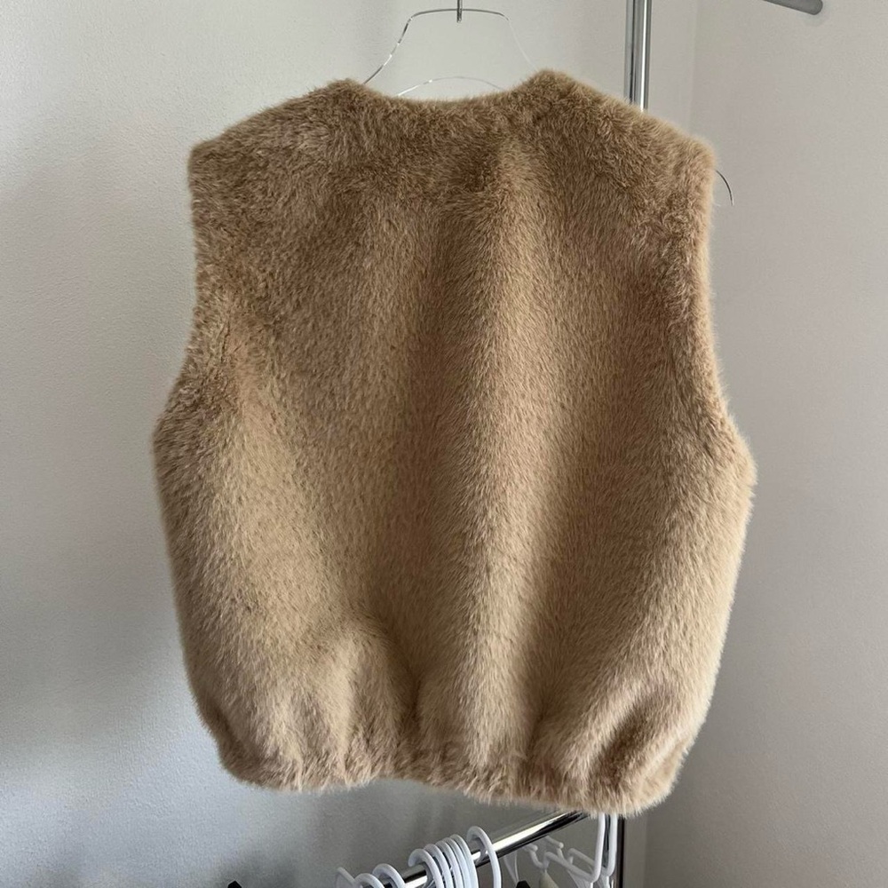 Faux Fur Zara Vest - Picture 8 of 8